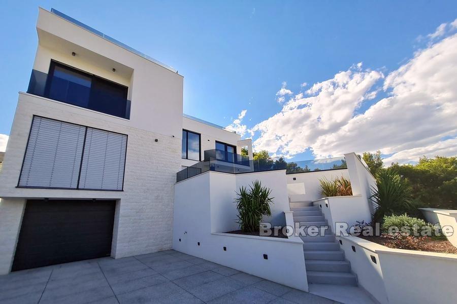 Newly built villa with pool
