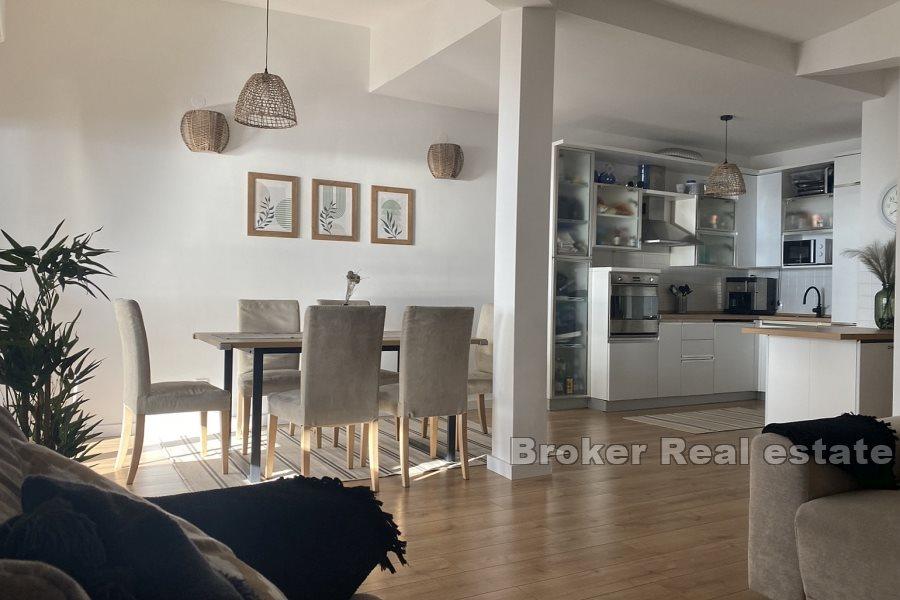 Apartament z basenem blisko morza
