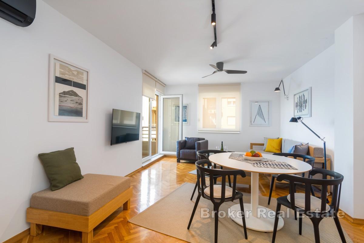 Atrakcyjny apartament z trzema sypialniami i miejscem parkingowym