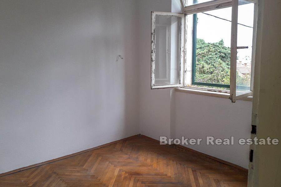 Three bedroom apartment in a great location