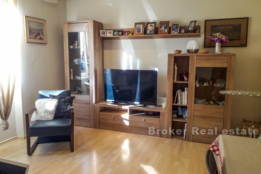 Modern three bedroom apartment in a great location