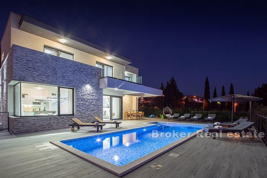 Villa con piscina, vista mare