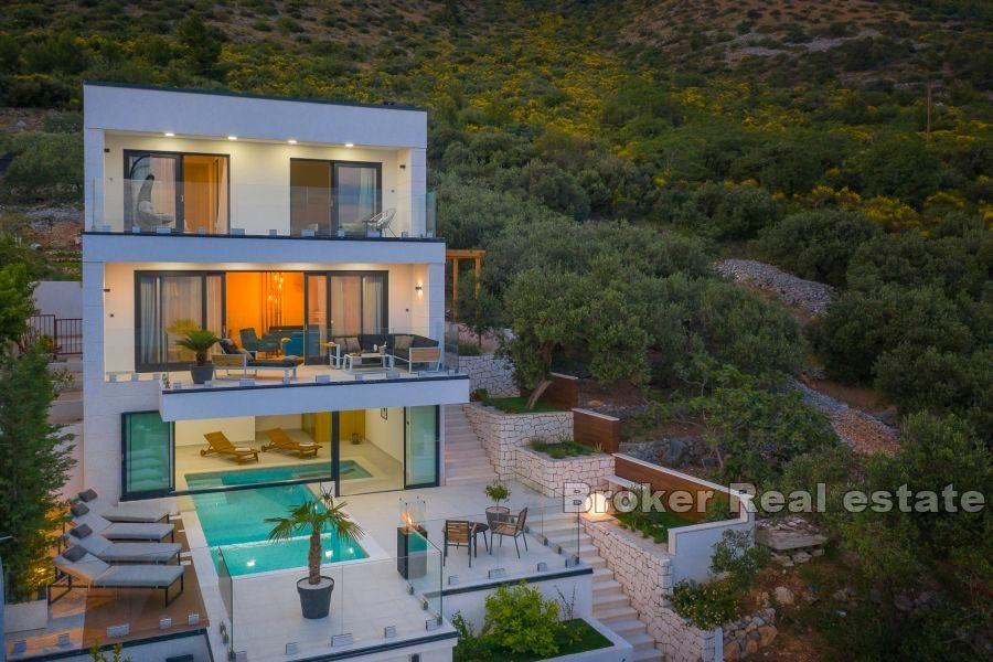 Luxusvilla mit Meerblick