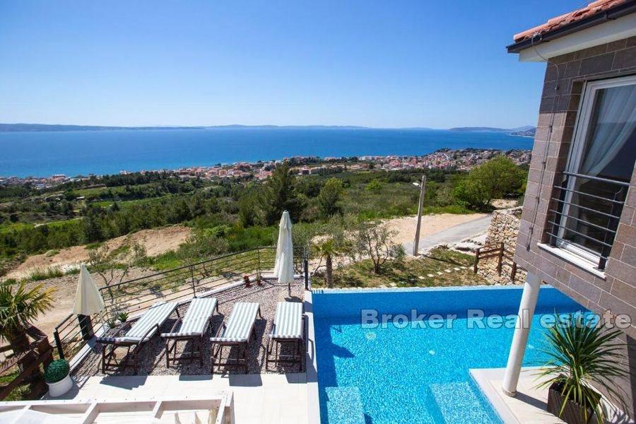 Villa mit Pool und Meerblick