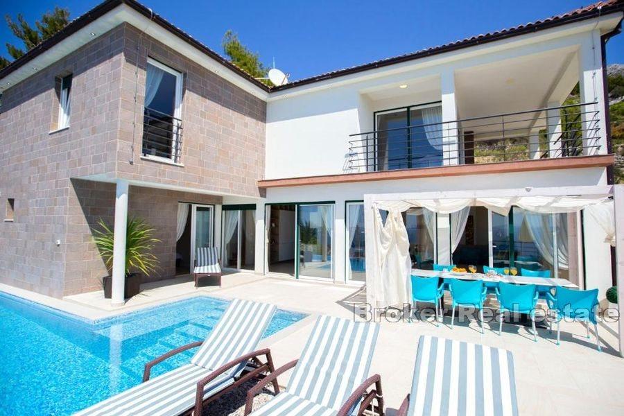 Villa mit Pool und Meerblick