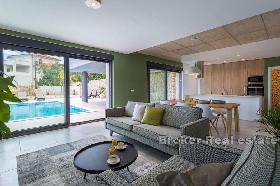 Villa with pool and a sea view
