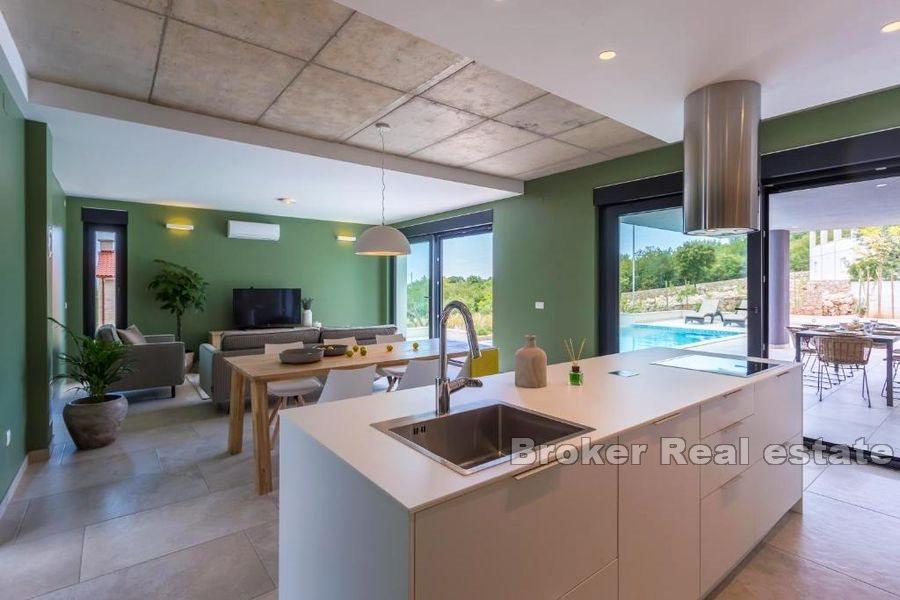 Villa with pool and a sea view