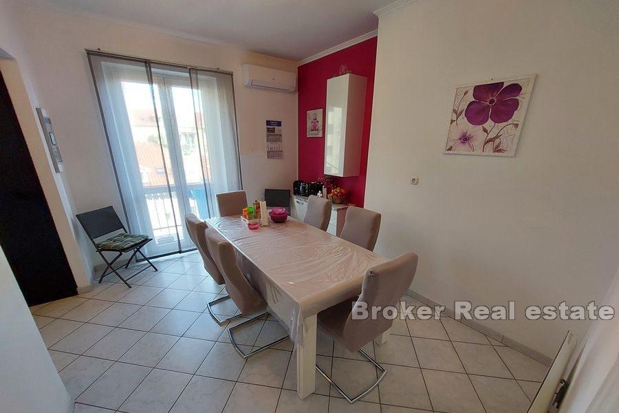 Manuš, Dreizimmerwohnung