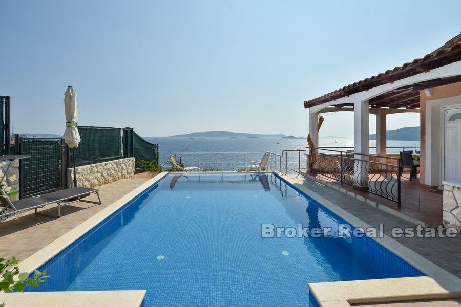 Haus mit Panoramablick und Pool