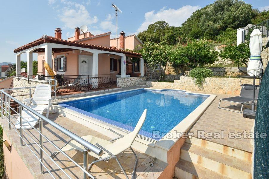 Haus mit Panoramablick und Pool