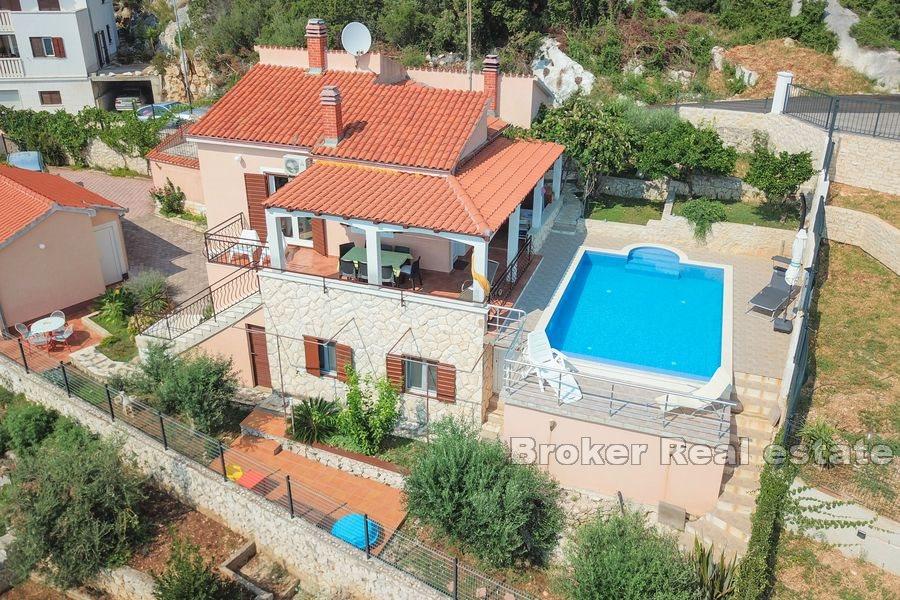 Haus mit Panoramablick und Pool