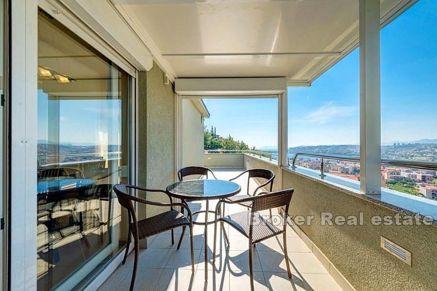 Apartment house, sea view