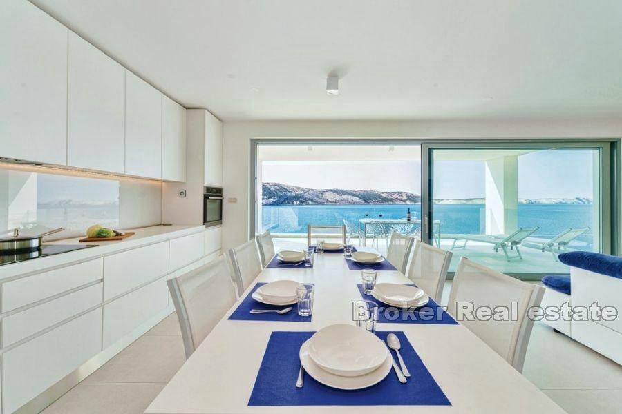 Penthouse première rangée à la mer