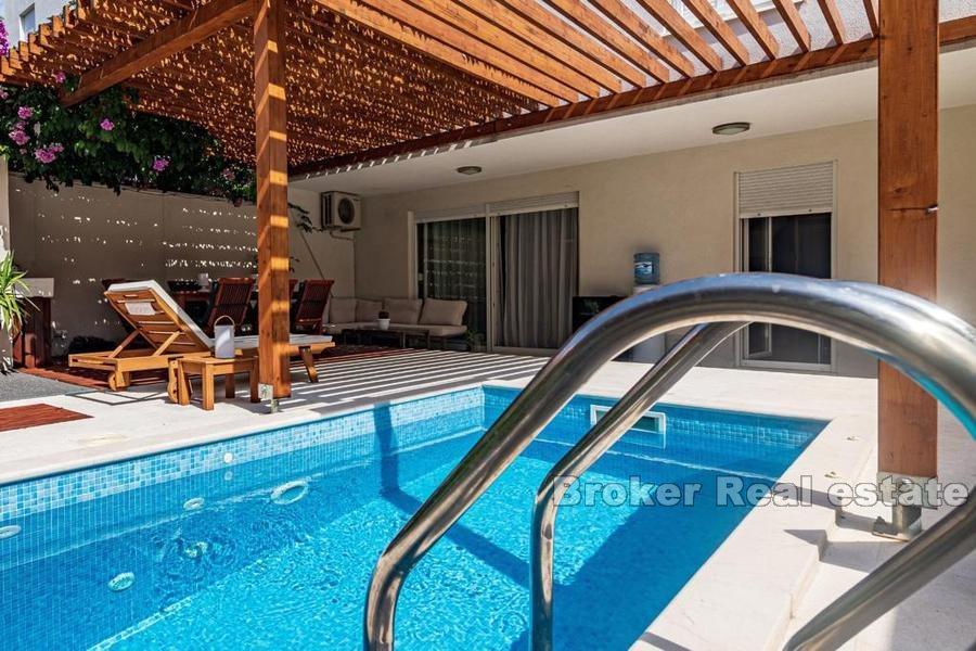 Två sovrum lägenhet med pool