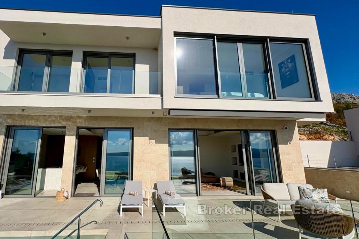 Moderne Villa mit Meerblick