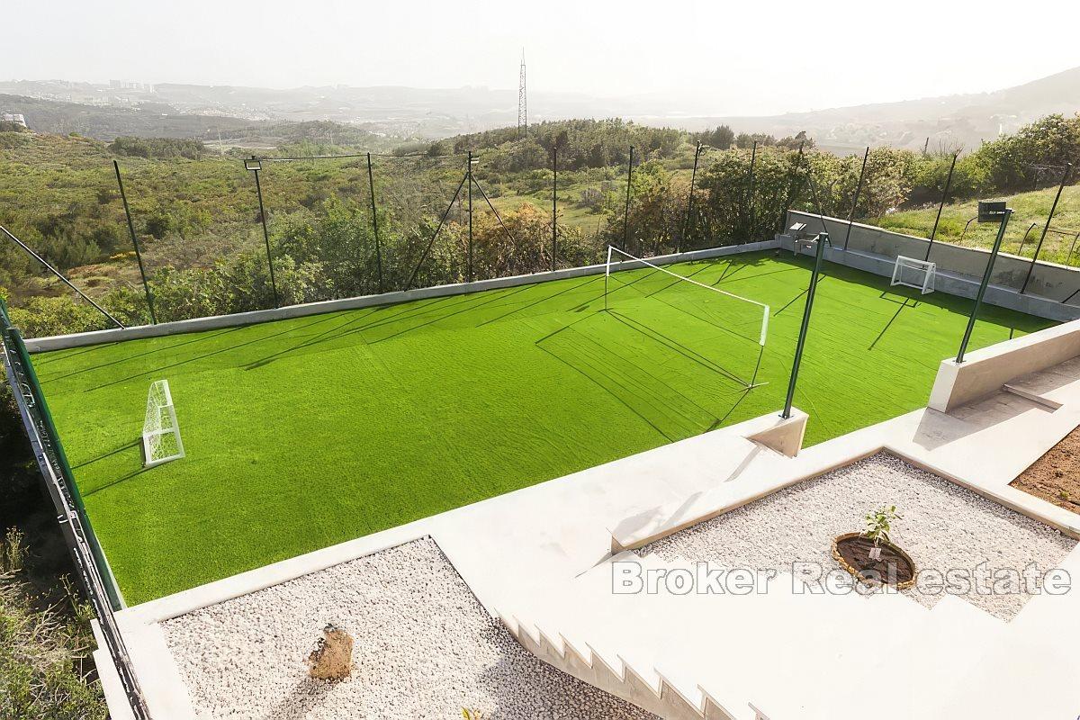 Villa mit Pool und Meerblick