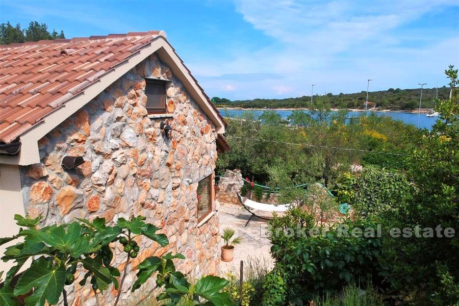 Casa in pietra al mare
