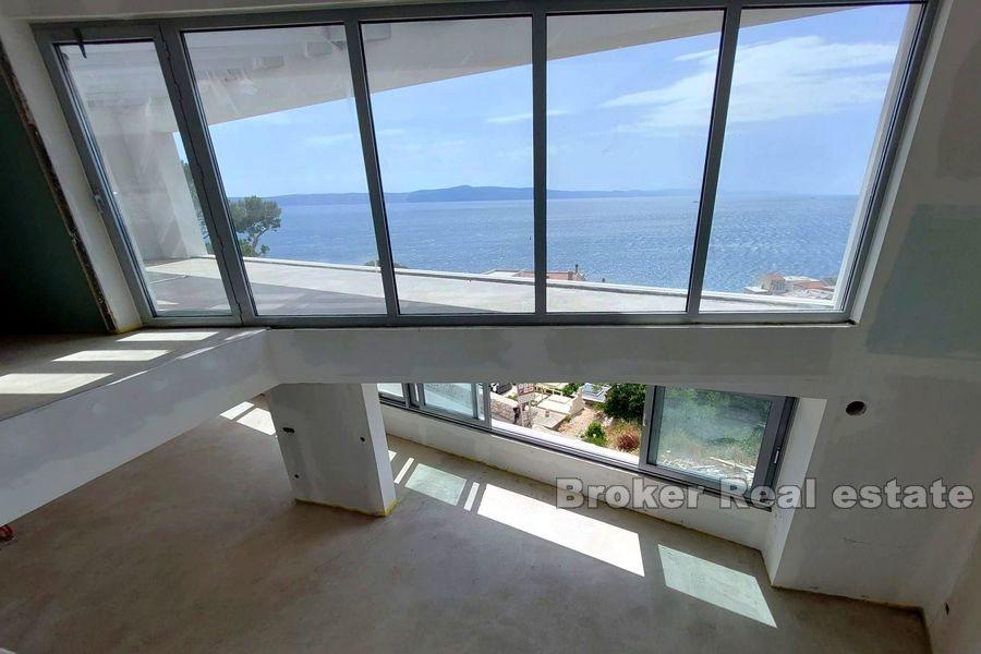 Neu gebaute Villa mit Meerblick
