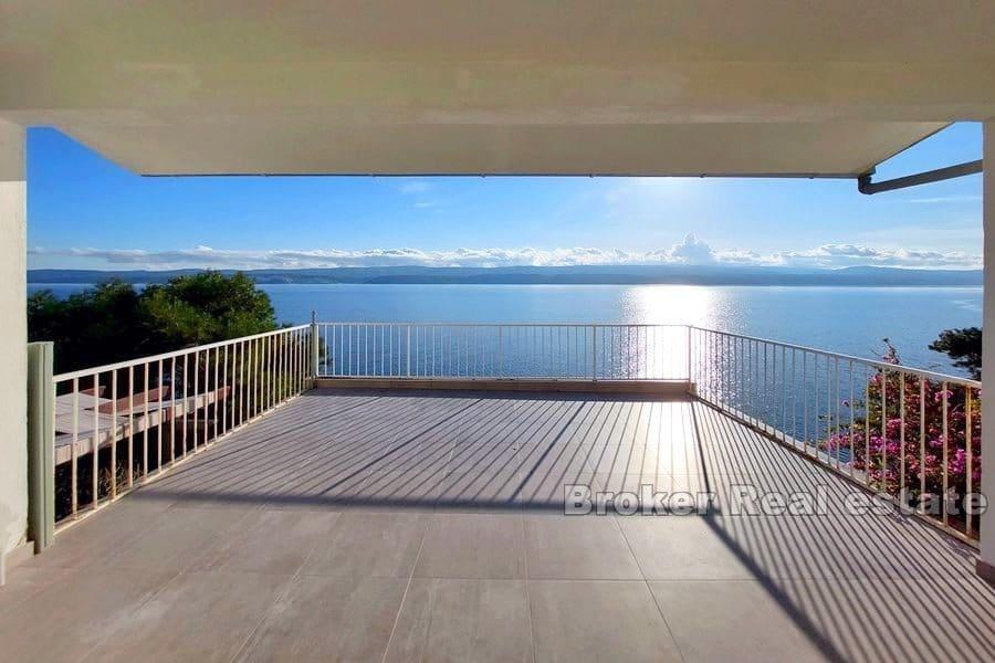 Seafront house in quiet location