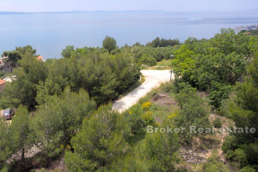 Terreno in una posizione tranquilla con vista sul mare