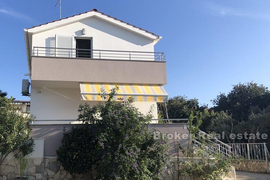 Maison, première rangée à la mer