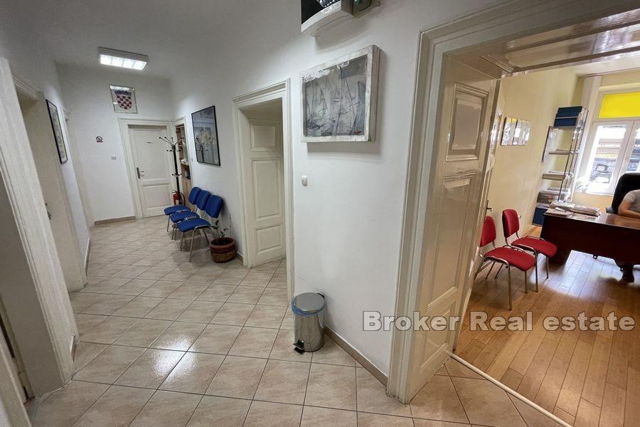 Good, spacious business premises