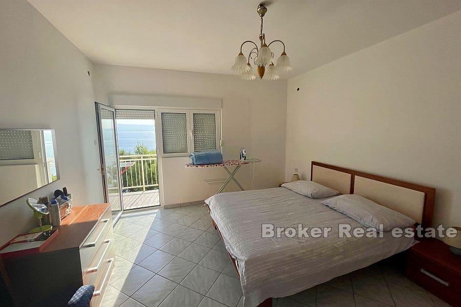 Apartment with sea view
