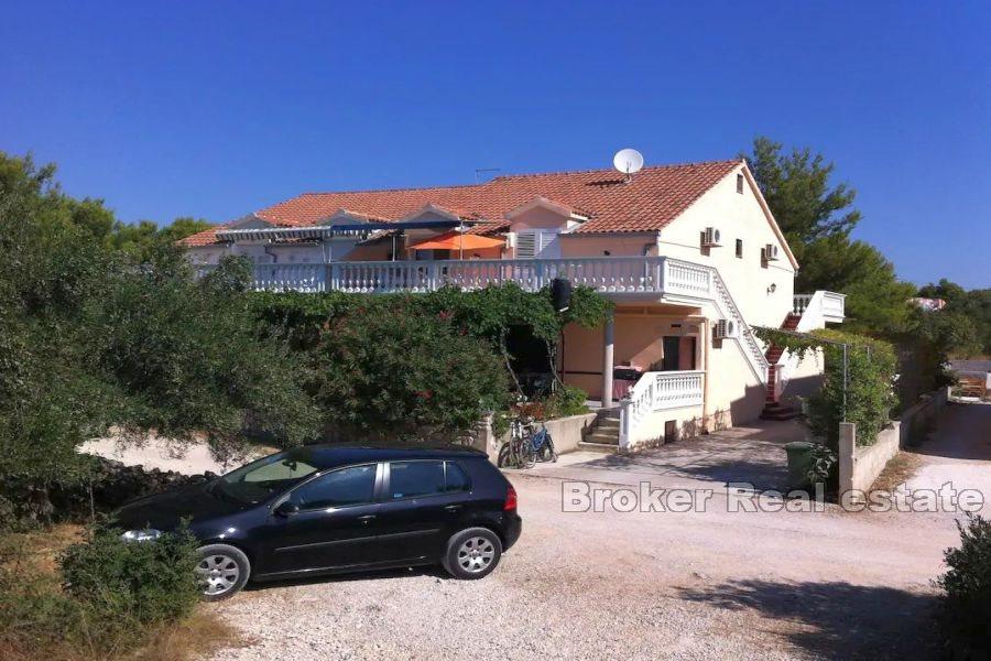 Dvojna apartmanska kuća