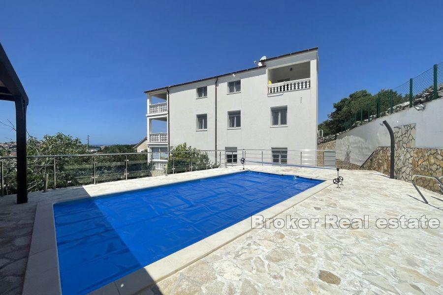 Haus mit Pool und Meerblick