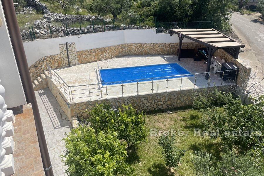 Haus mit Pool und Meerblick