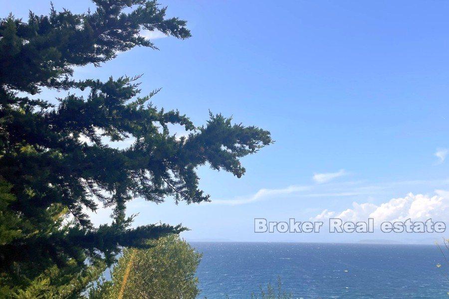Land with an open sea view