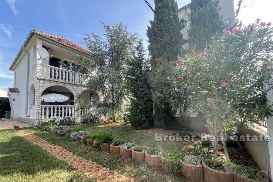 Casa bifamiliare vicino al mare