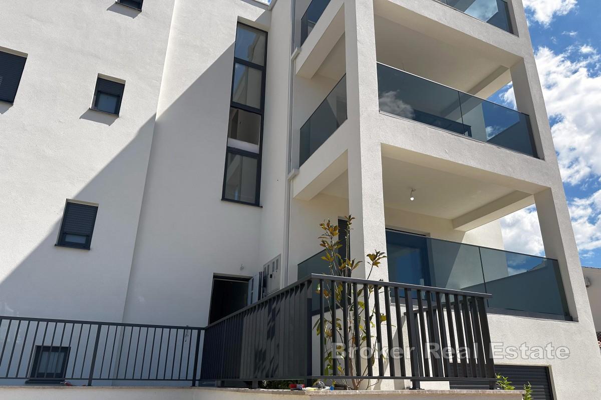 Nově postavené apartmány v centru Rogoznice