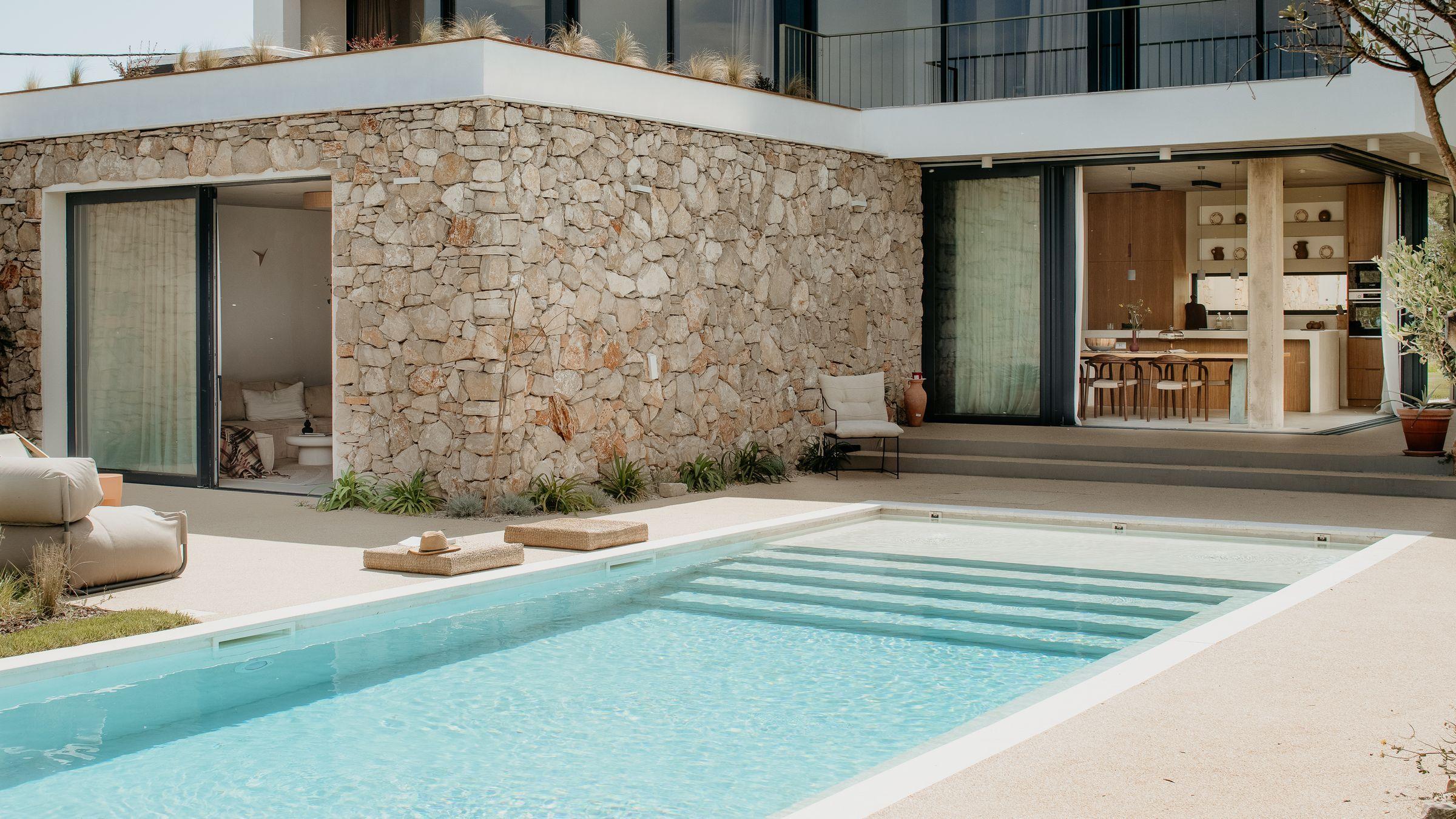 01-2031-108-Solta-Luxury-villa-with-pool-and-a-sea-vies-for-sale