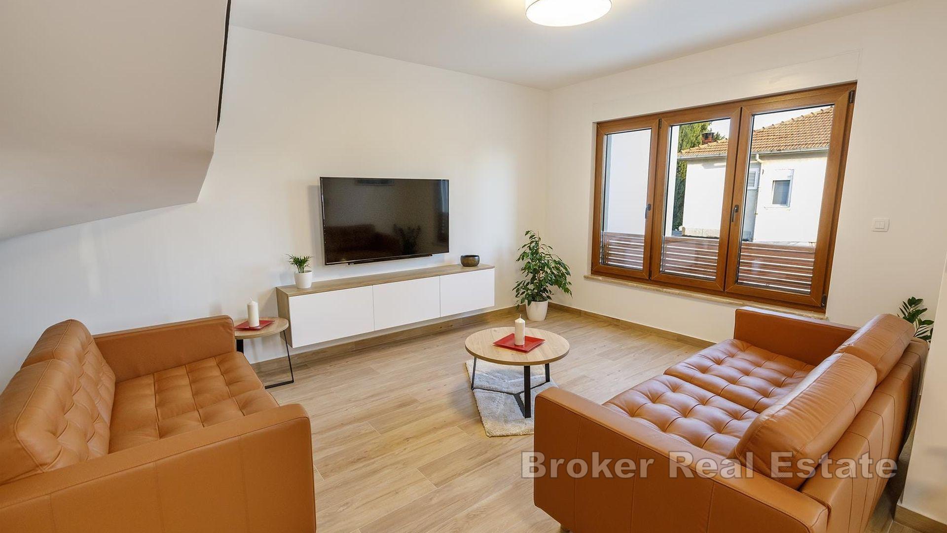 Eine moderne Villa mit Swimmingpool