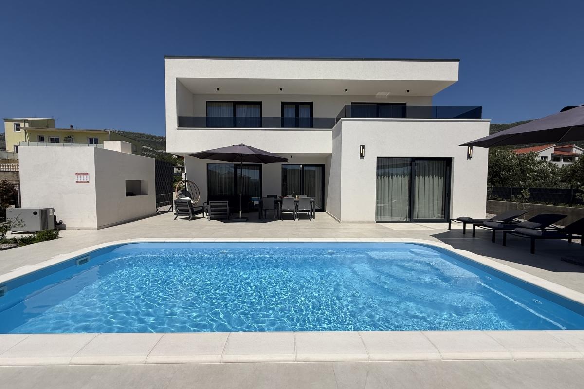 Immeuble neuf luxueux avec vue mer