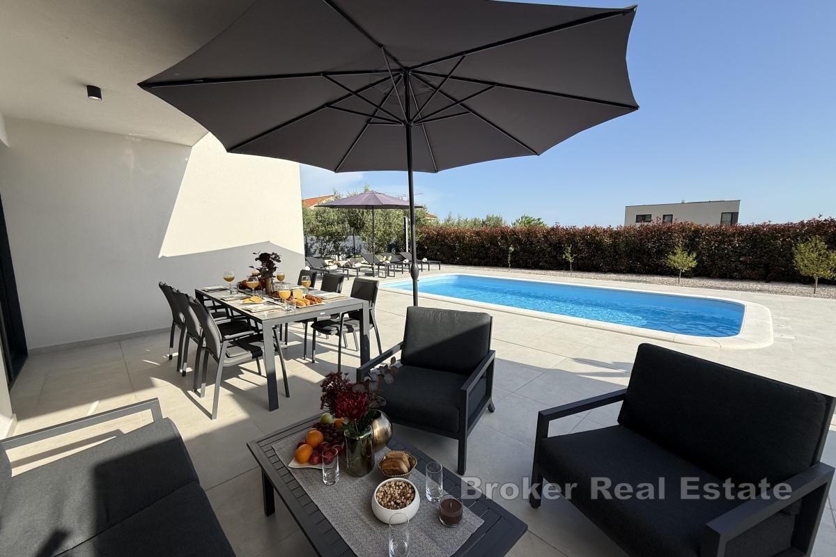 Immeuble neuf luxueux avec vue mer