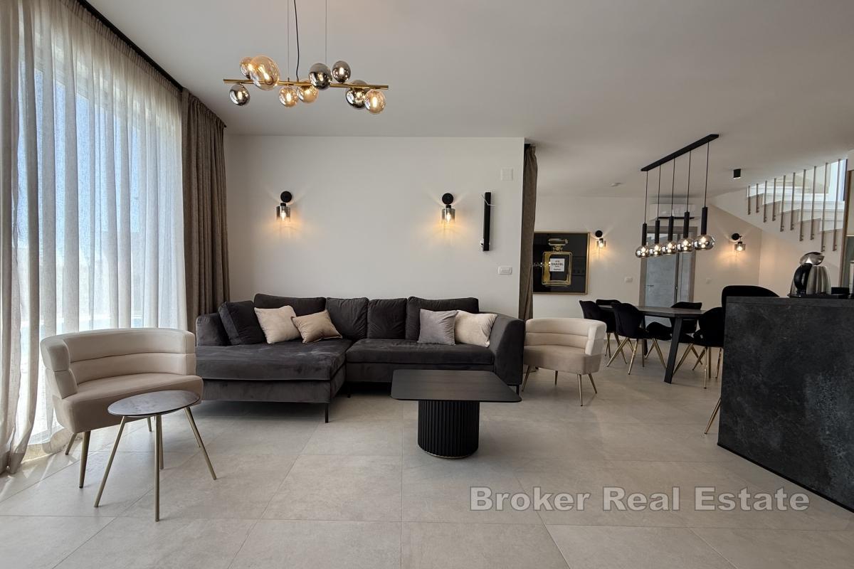 Immeuble neuf luxueux avec vue mer