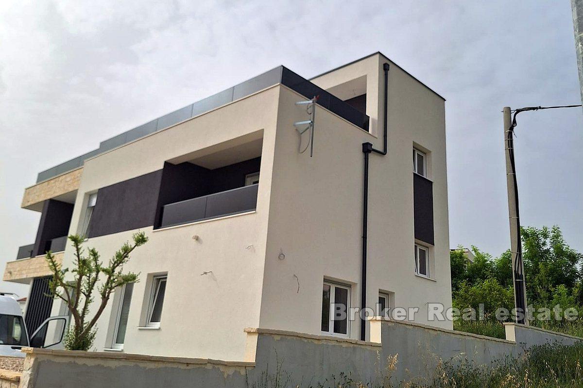 Villa moderna con vista mare
