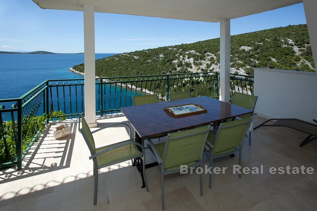 House with panoramic sea view