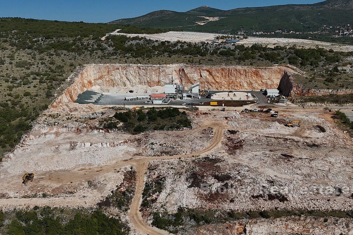 Terreno edificabile nella zona commerciale