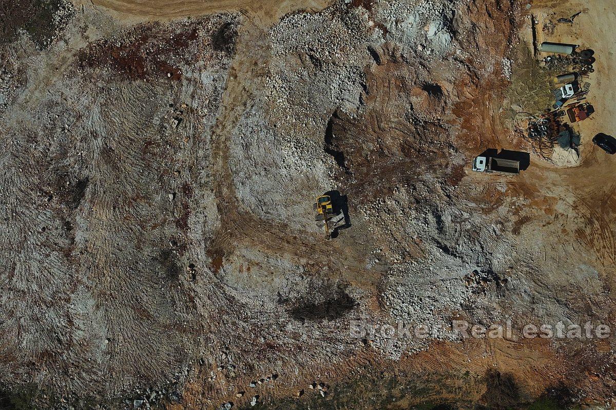 Terreno edificabile nella zona commerciale