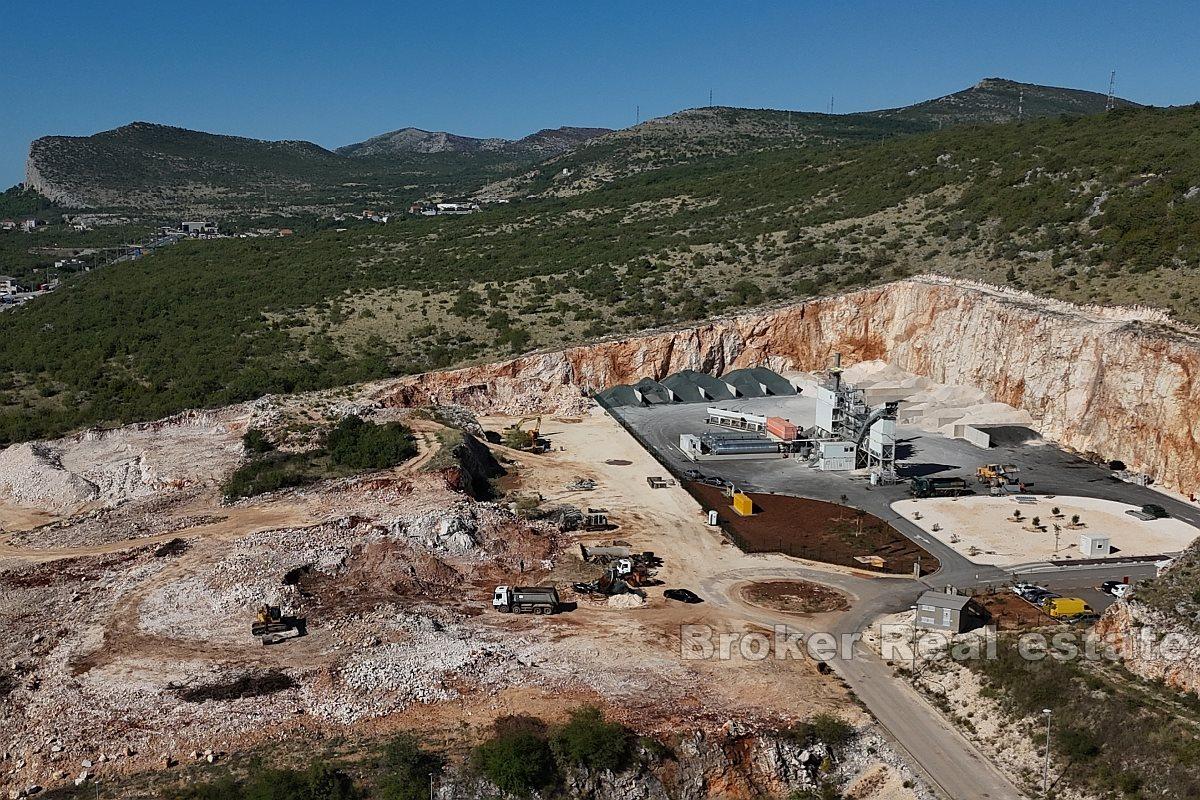 Terreno edificabile nella zona commerciale