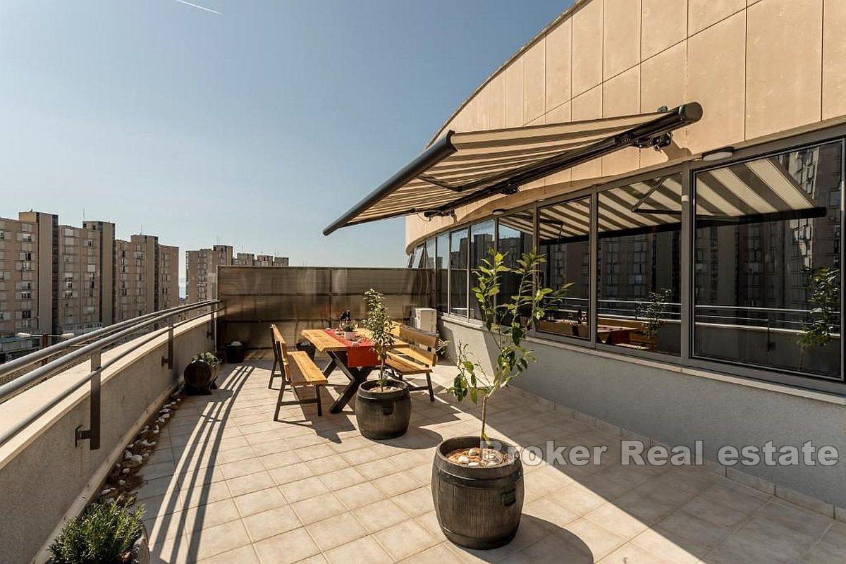 Modern apartment with a large terrace in an excellent location