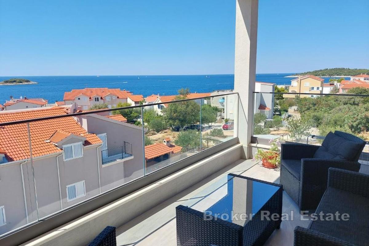 Ekskluzywny penthouse w Rogoznicy z przepięknym widokiem na morze