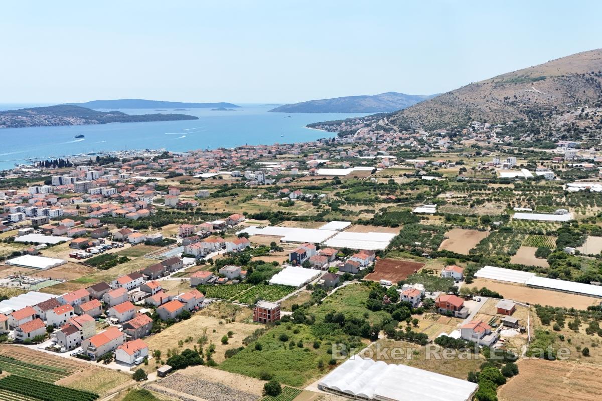 Interessante terreno edificabile vicino al centro storico di Traù