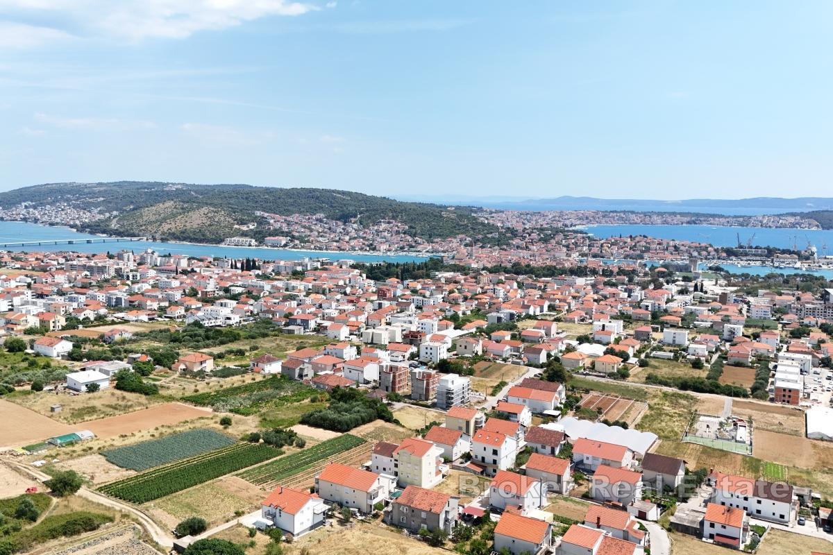 Interessante terreno edificabile vicino al centro storico di Traù