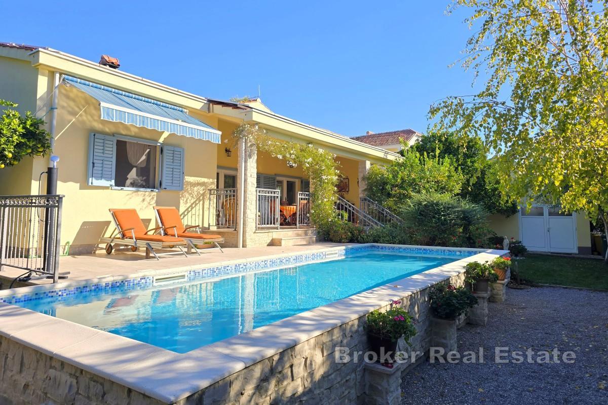 Mediterrane Villa mit Pool