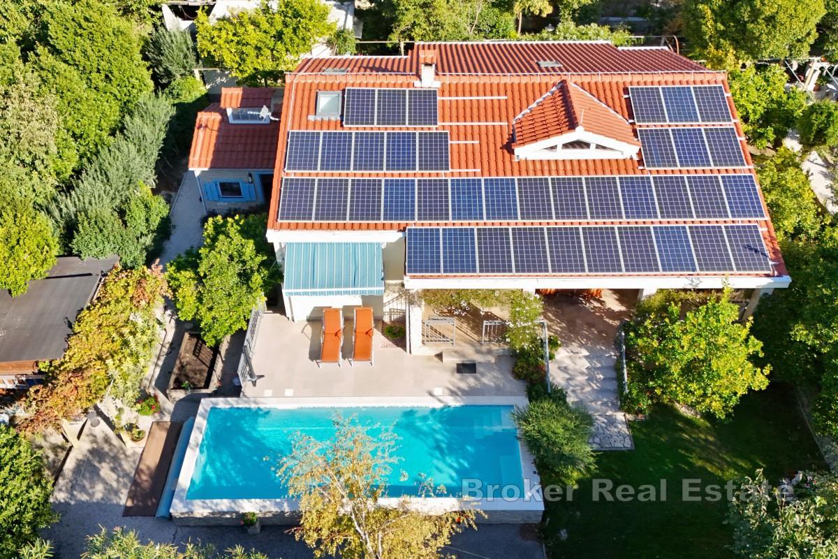 Mediterrane Villa mit Pool