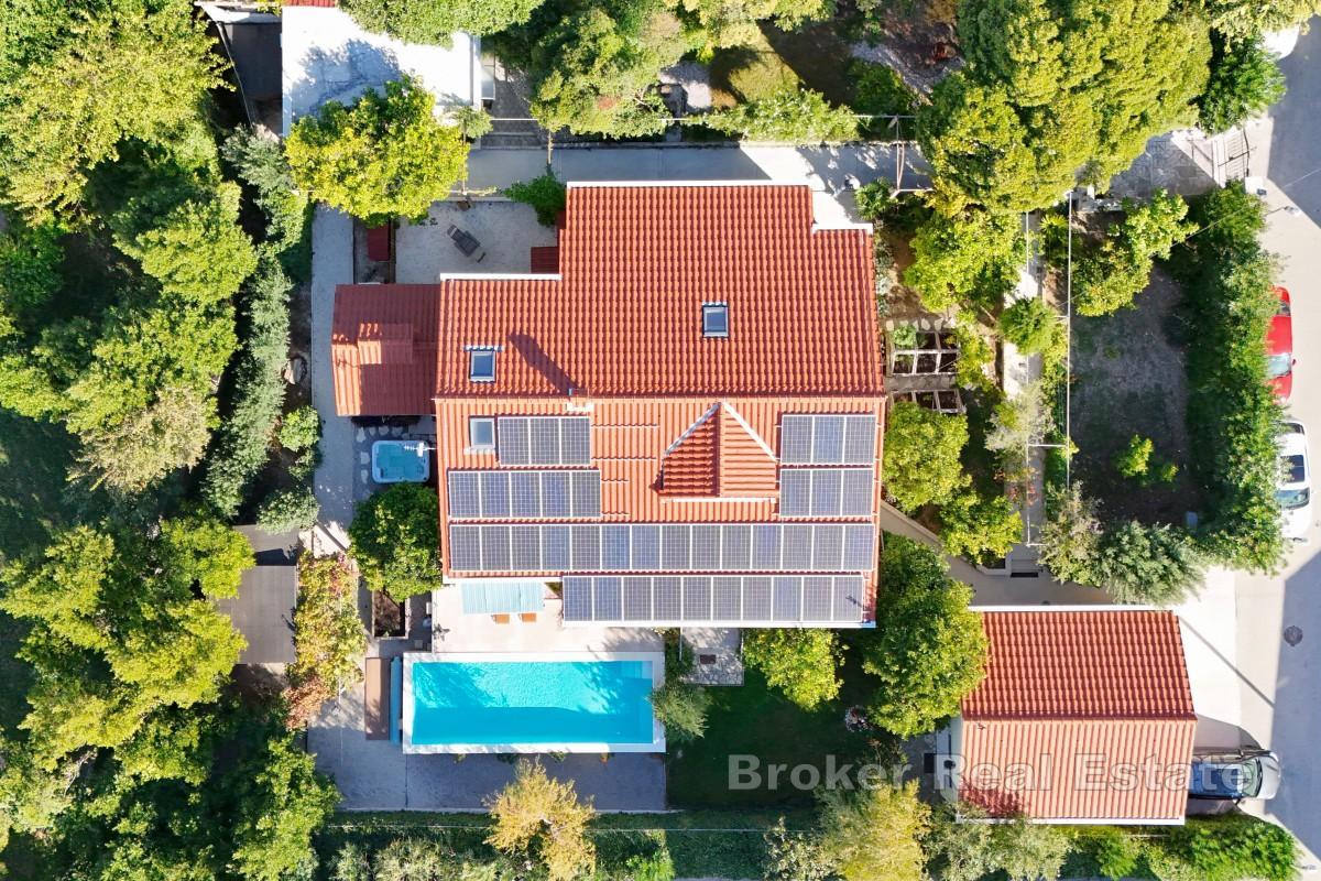 Mediterrane Villa mit Pool